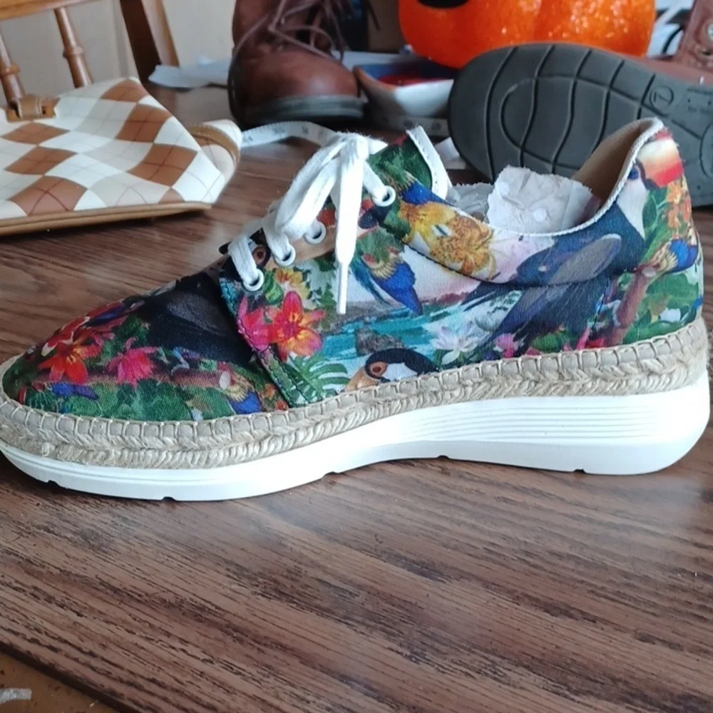 Azura ESPADRILLES SNEAKERS SIZE 8.5 (39)